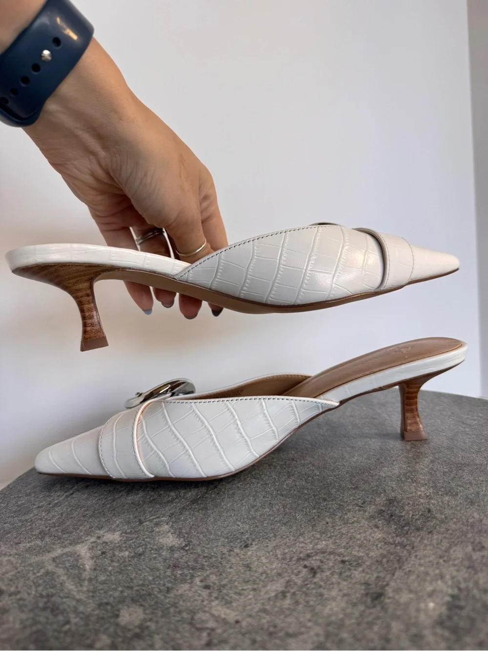 Ann Taylor White Leather Silver Pointed Toe Kitten Heels 6.5 - Picture 6 of 13